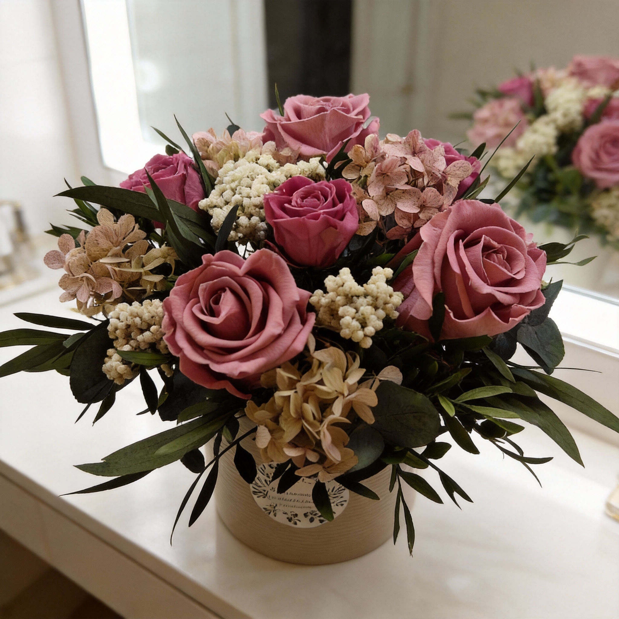 Hempeys - vanha roosa kukka-asetelma nukkuvista kukista