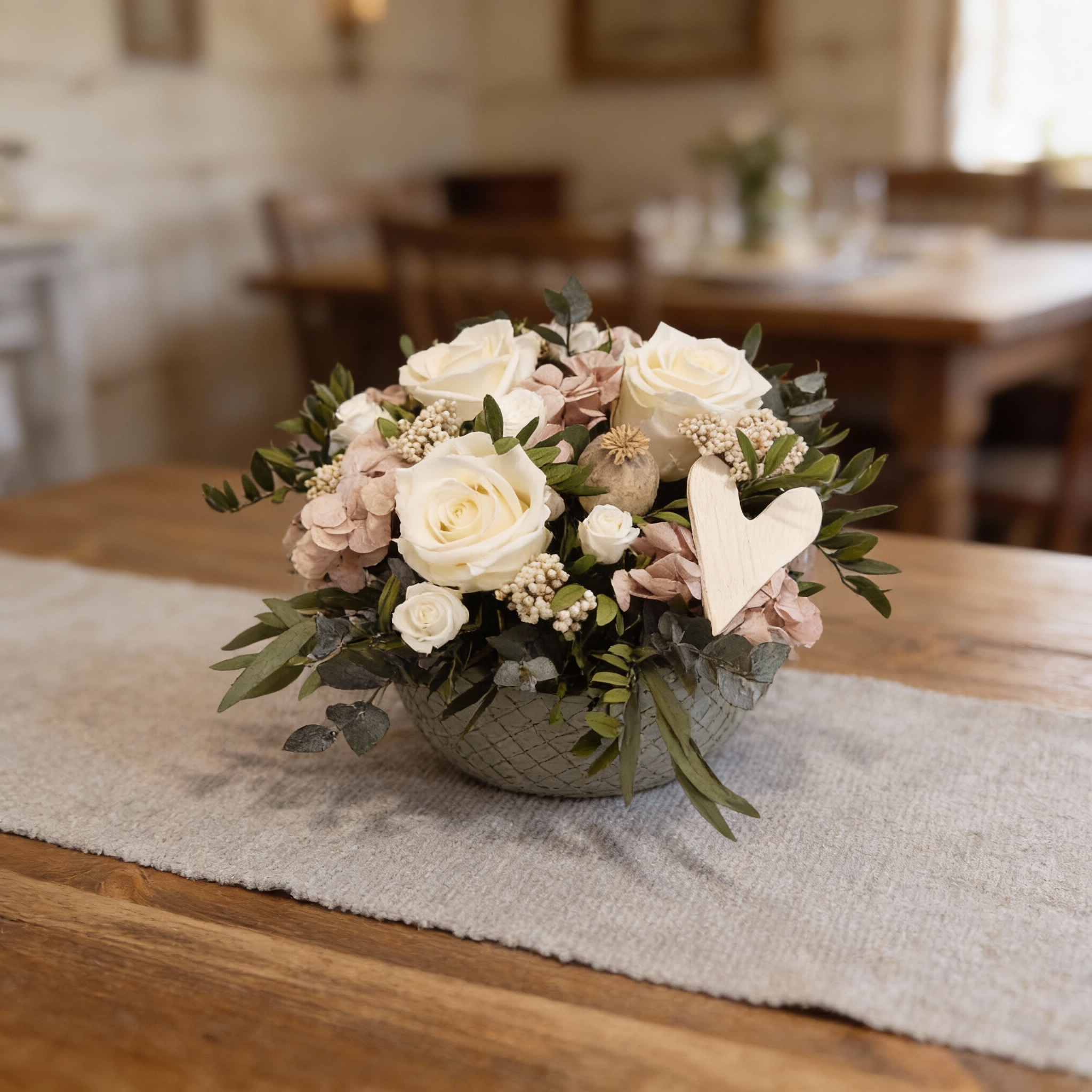 Valo - valko-vihreä kukka-asetelma nukkuvista kukista